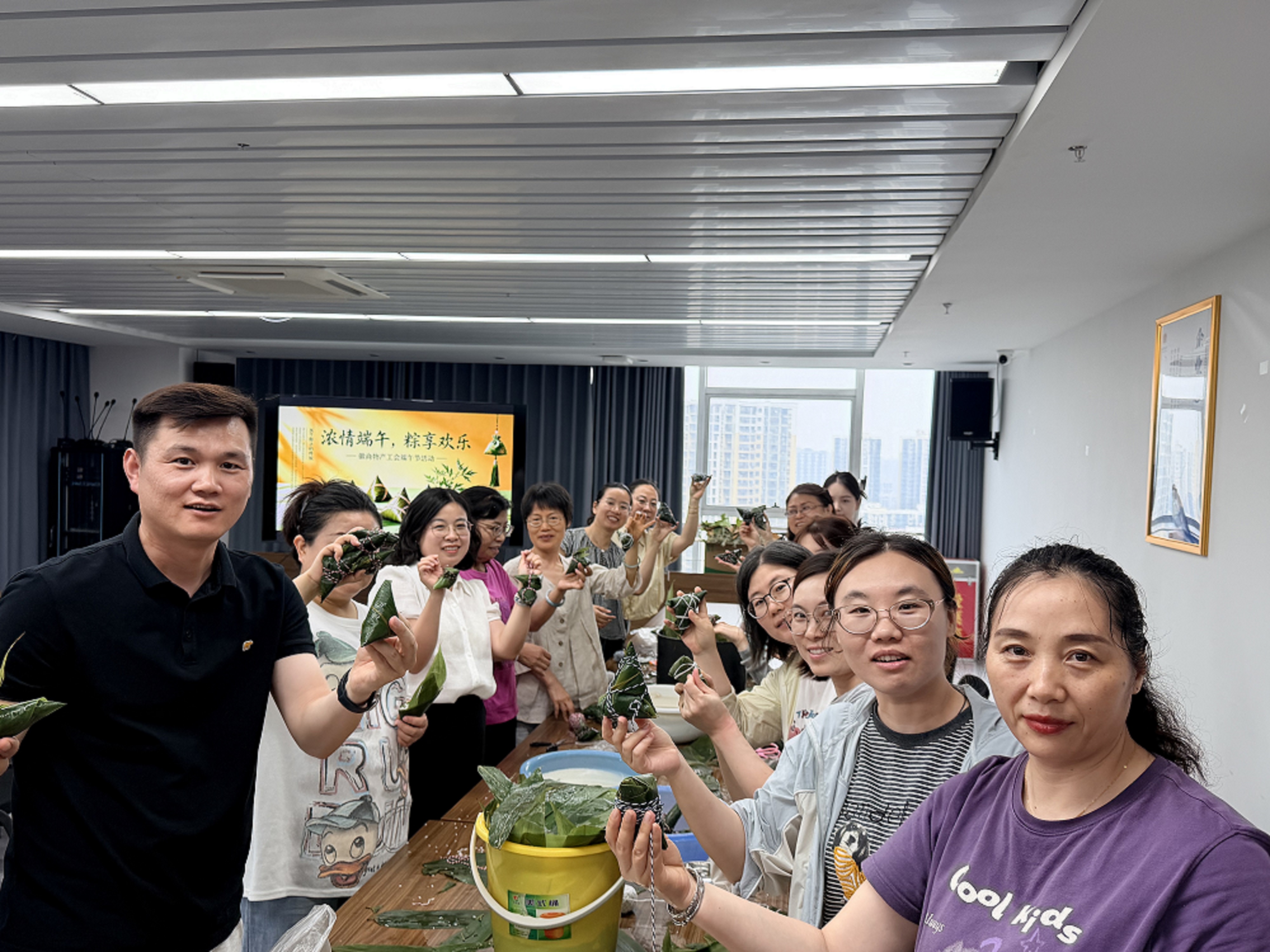 徽商物产工会开展端午包粽子主题活动